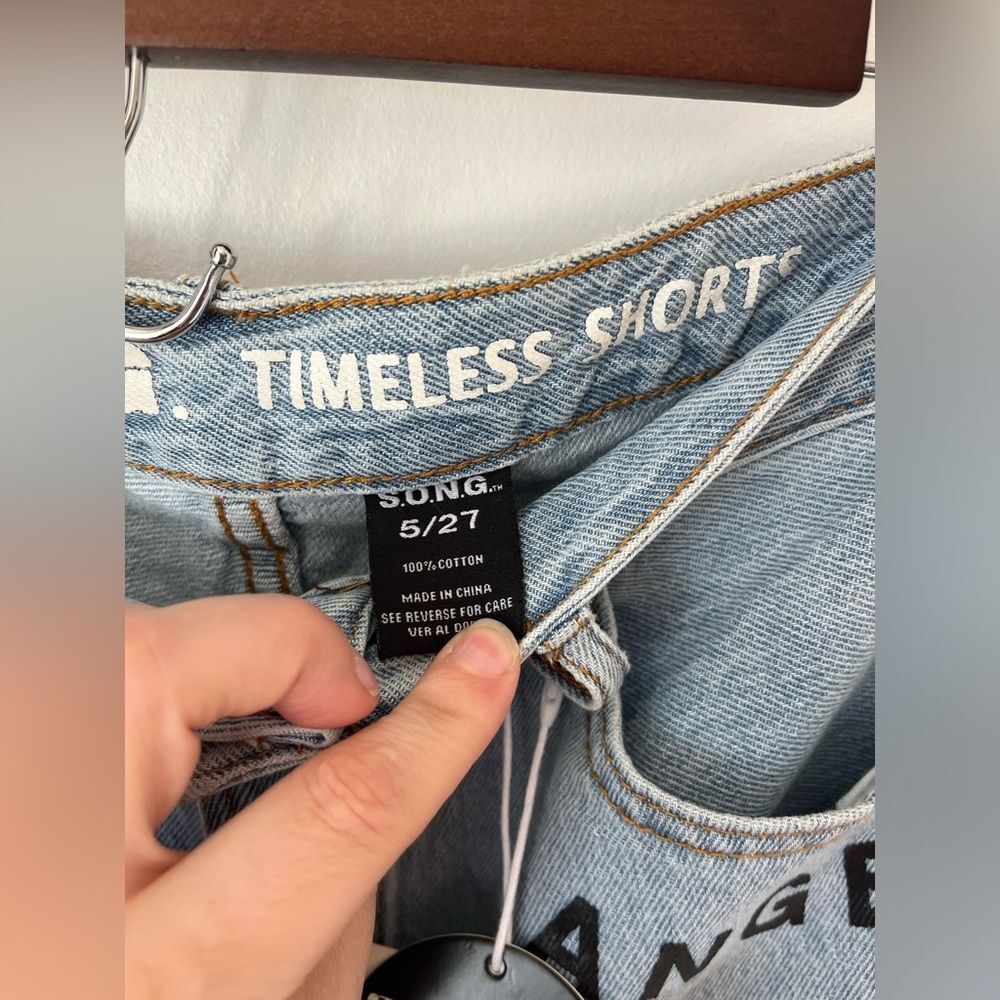 S.O.N.G Women’s Timeless Jean Shorts Denim Size 5/27 Button Fly Inseam 3’” New - Picture 5 of 10